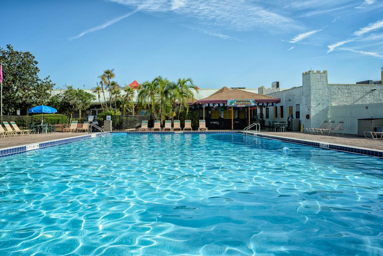 | Seralago Hotel & Suites Main Gate East