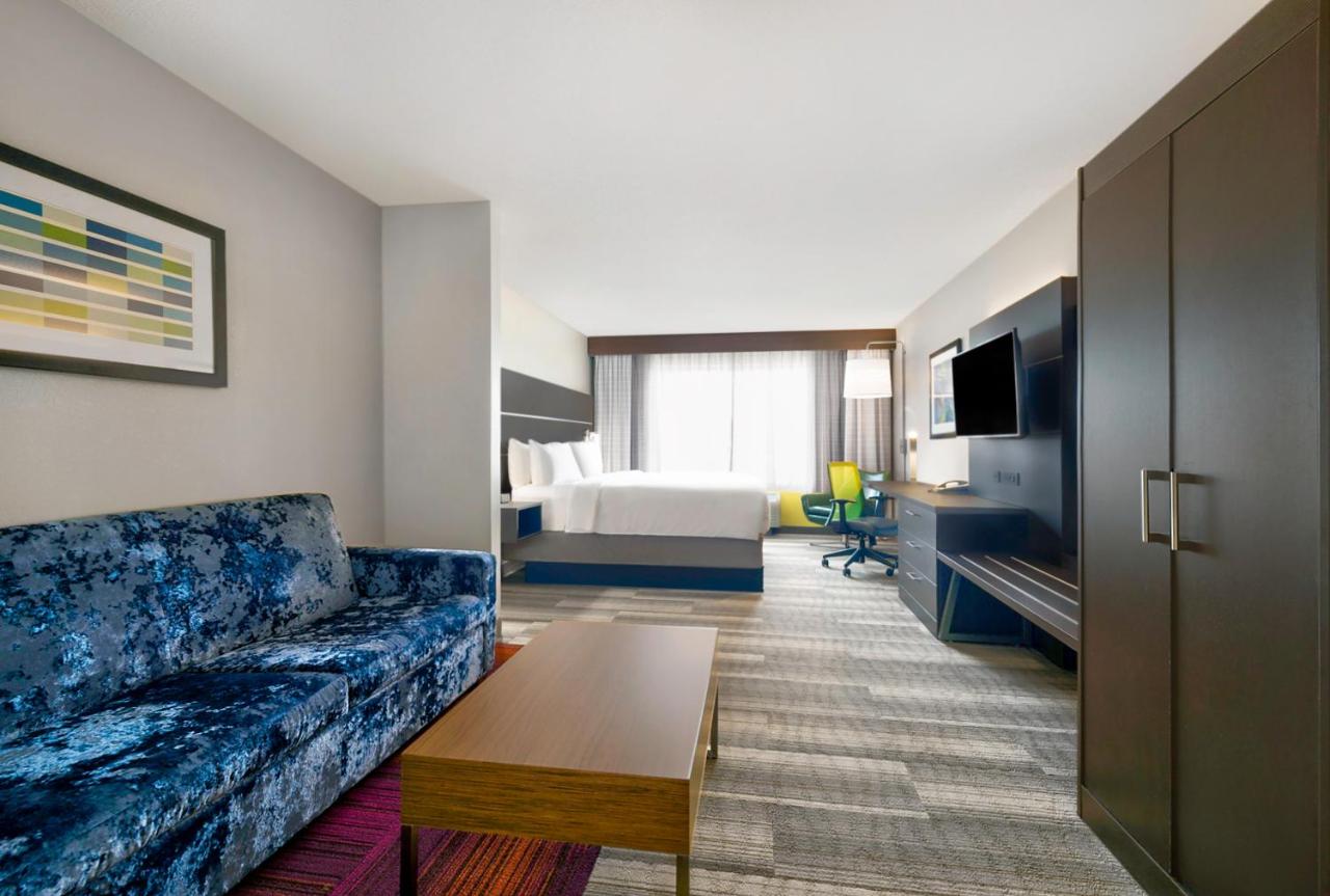 King Suite - Non-Smoking at Holiday Inn Express Hotel & Suites Kansas City - Grandview by IHG