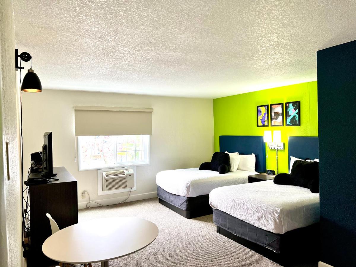 Double Room with Two Double Beds - Non-Smoking at Signature Inn Eugene