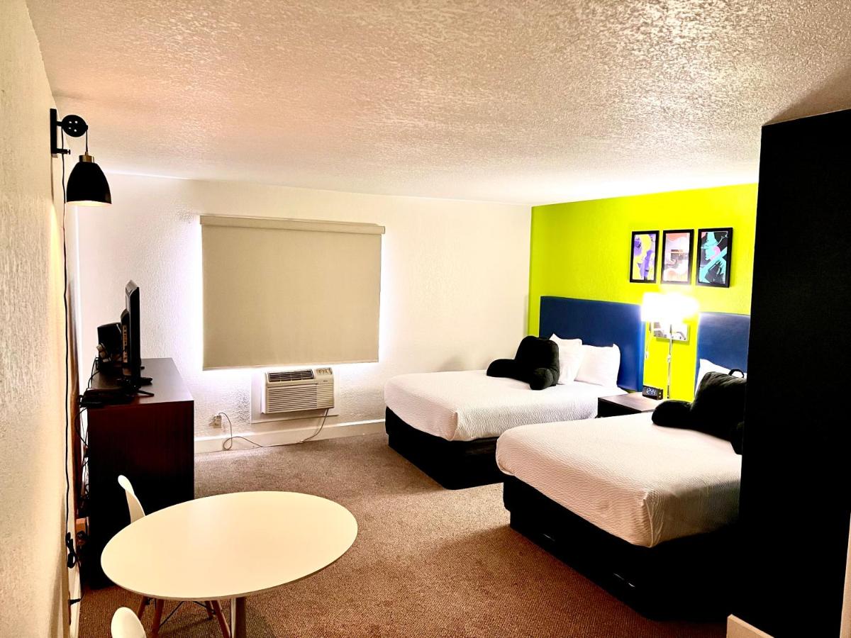 Double Room with Two Double Beds - Non-Smoking at Signature Inn Eugene