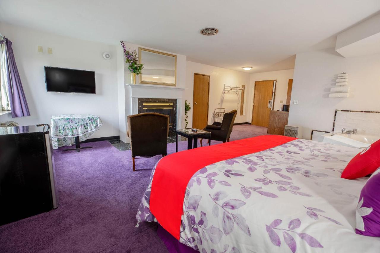 | OYO Hotel Chesaning Route 52 & Hwy 57