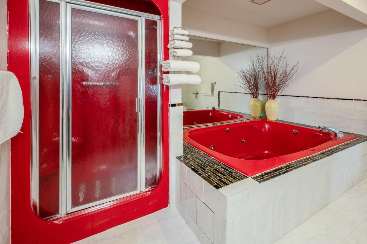 | OYO Hotel Chesaning Route 52 & Hwy 57