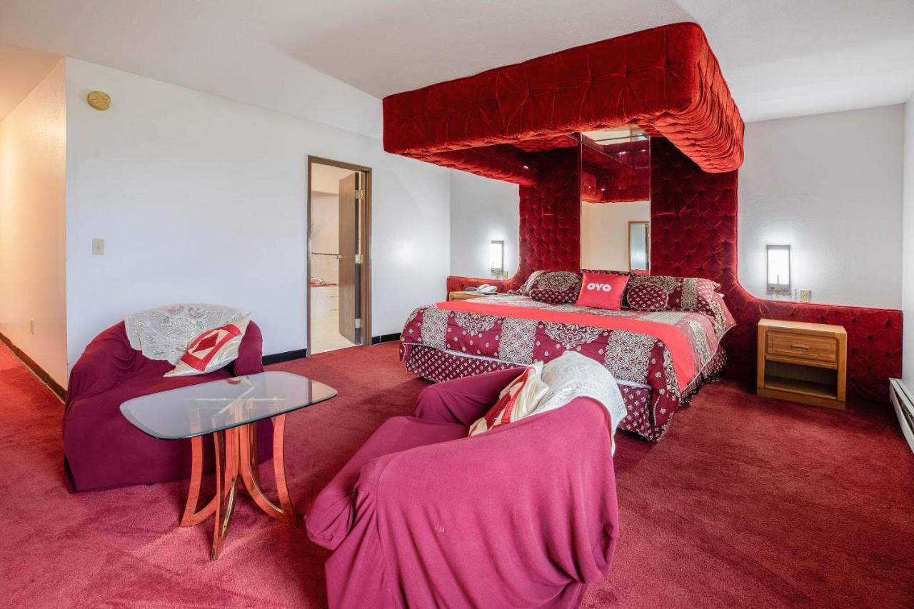 | OYO Hotel Chesaning Route 52 & Hwy 57