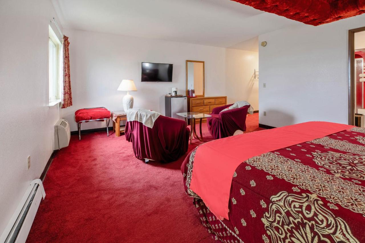 | OYO Hotel Chesaning Route 52 & Hwy 57