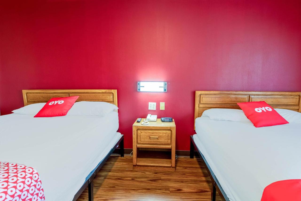 | OYO Hotel Chesaning Route 52 & Hwy 57
