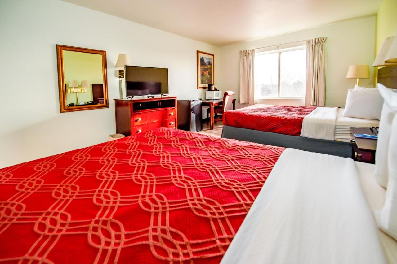 Superior Queen Room with Two Queen Beds - Non-Smoking at Rodeway Inn Central Colorado Springs