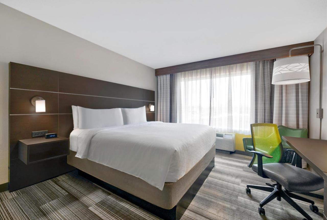 King Room - Non-Smoking at Holiday Inn Express Hotel & Suites Kansas City - Grandview by IHG