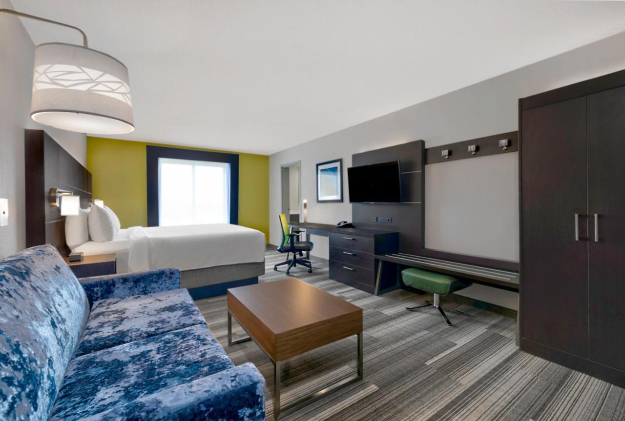 Executive King Suite - Non-Smoking at Holiday Inn Express Hotel & Suites Kansas City - Grandview by IHG