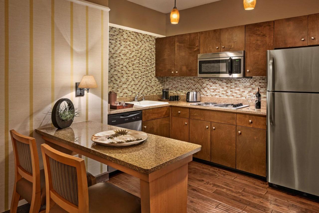 Two-Bedroom Suite with King and Two Queens at Sonesta Suites Scottsdale Gainey Ranch