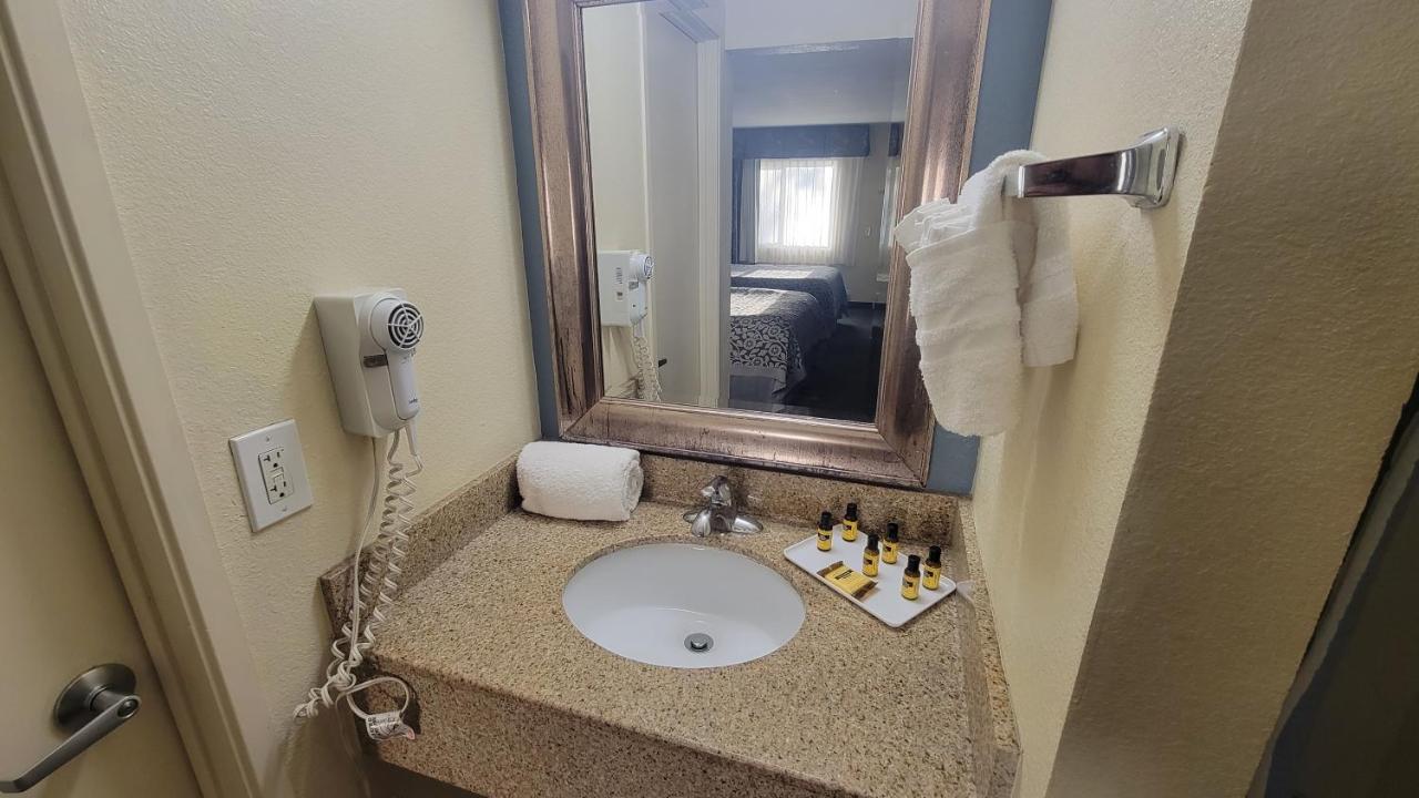 King Room at SureStay Hotel by Best Western Chula Vista San Diego Bay