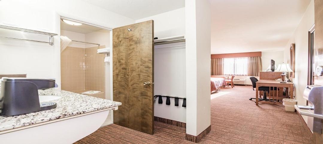  | Teton West Motel