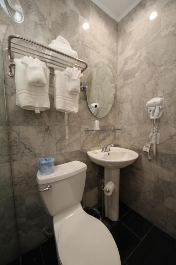Hyde Park Hotel