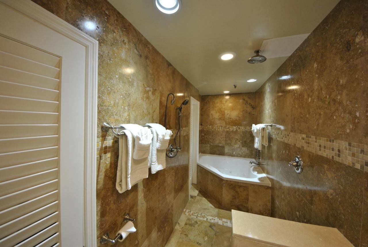| Hyde Park Hotel