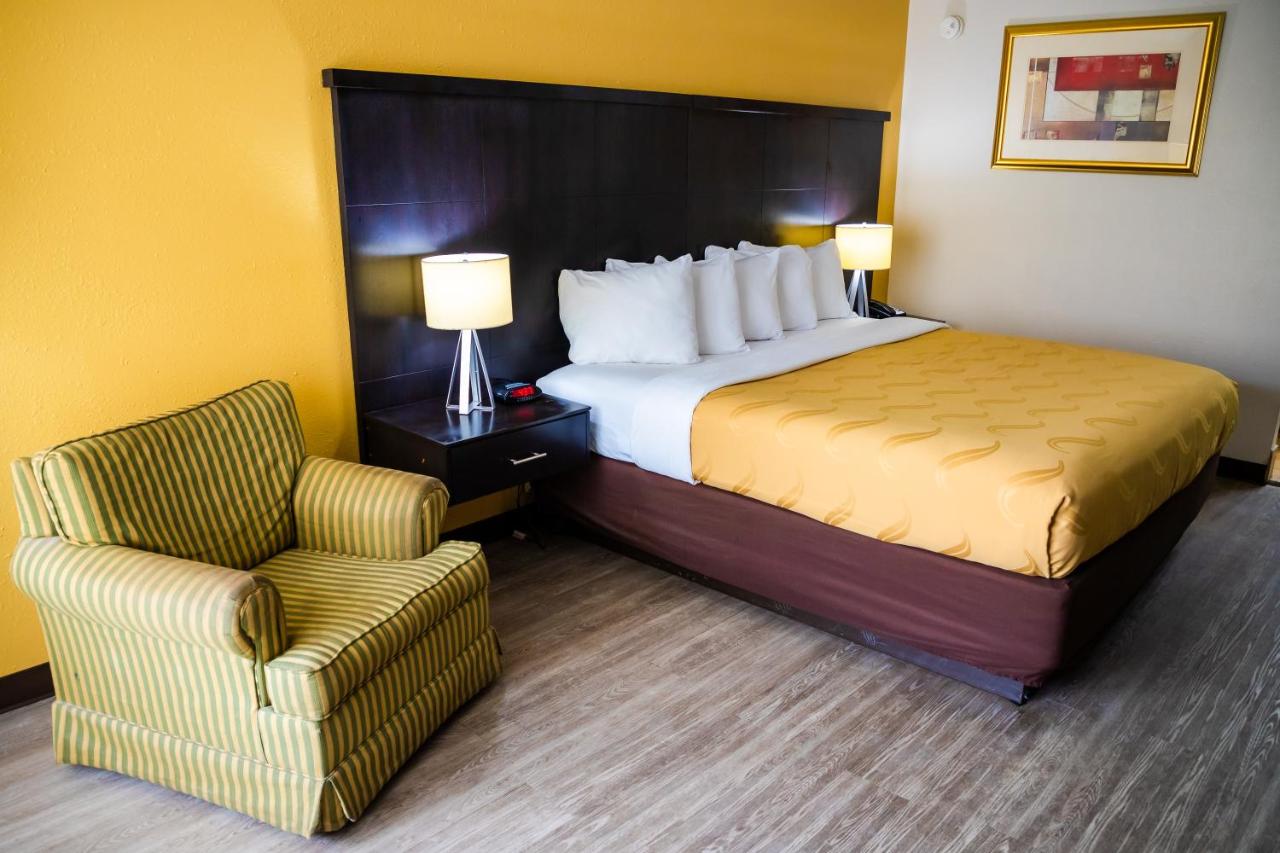 King Room - Smoking at Quality Inn Richmond Hill - Savannah I-95