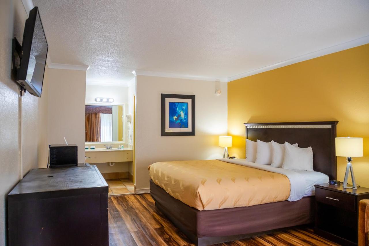 King Room - Smoking at Quality Inn Richmond Hill - Savannah I-95