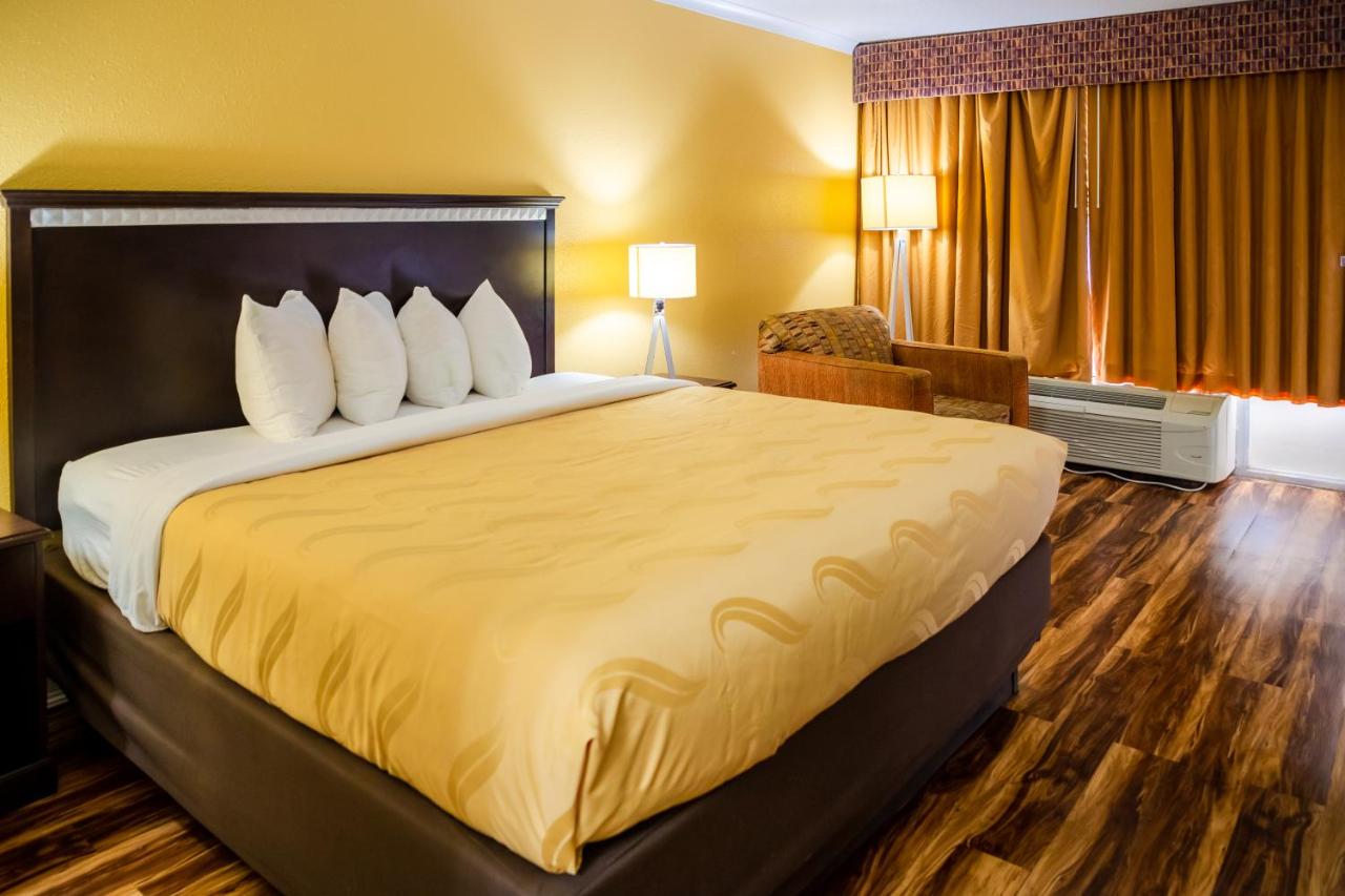 King Room - Smoking at Quality Inn Richmond Hill - Savannah I-95