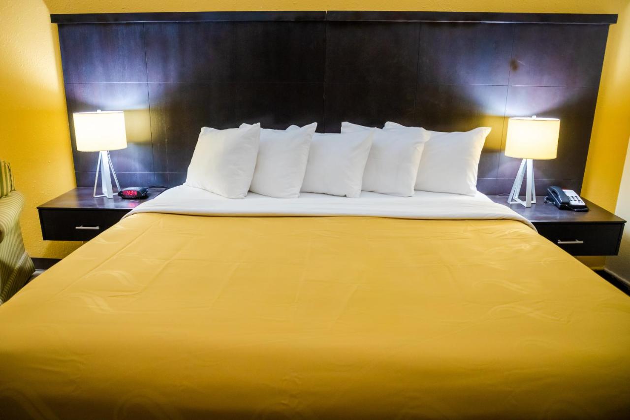 King Room - Smoking at Quality Inn Richmond Hill - Savannah I-95