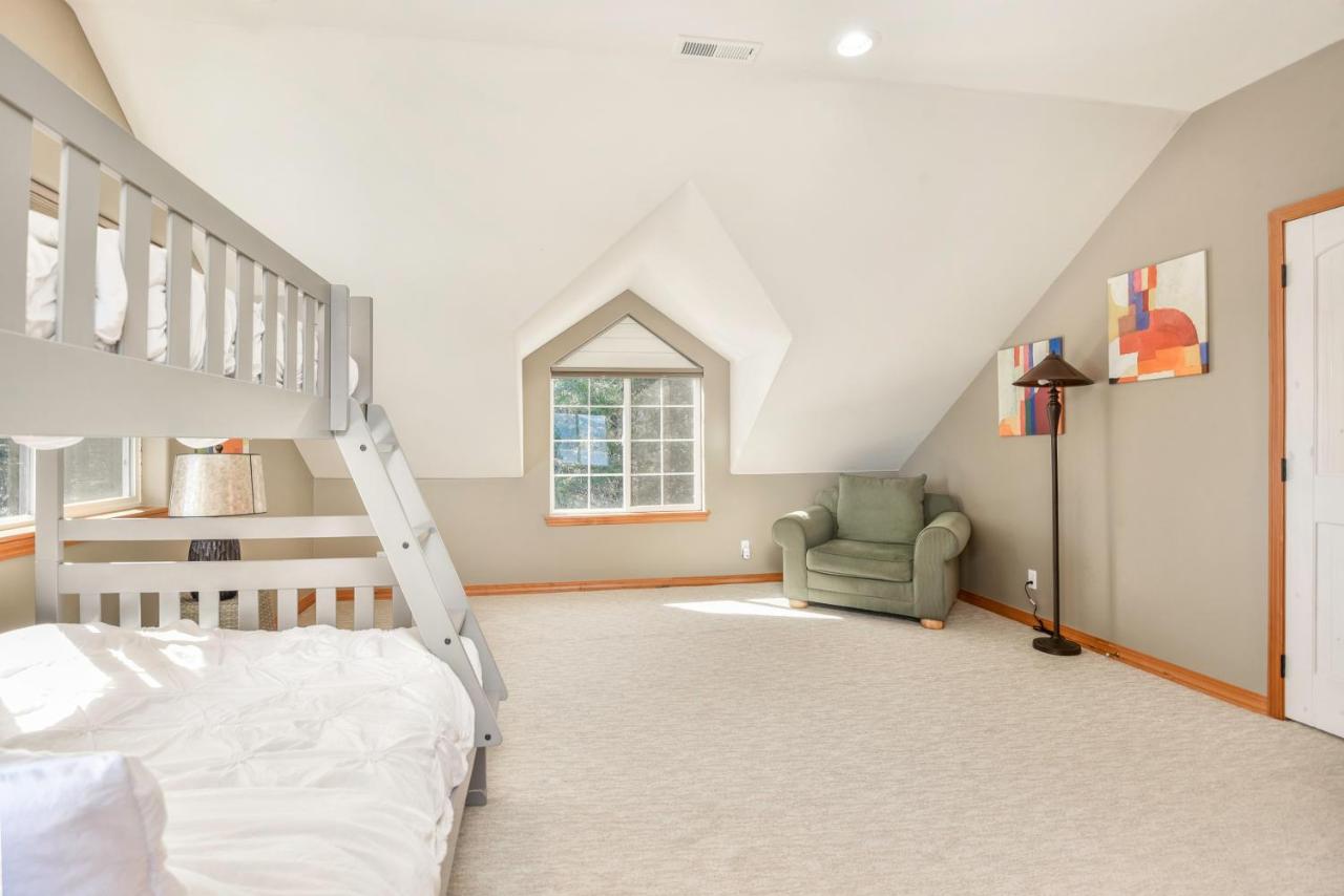 | Moosewood Haven - Ideal Lakeside Retreat
