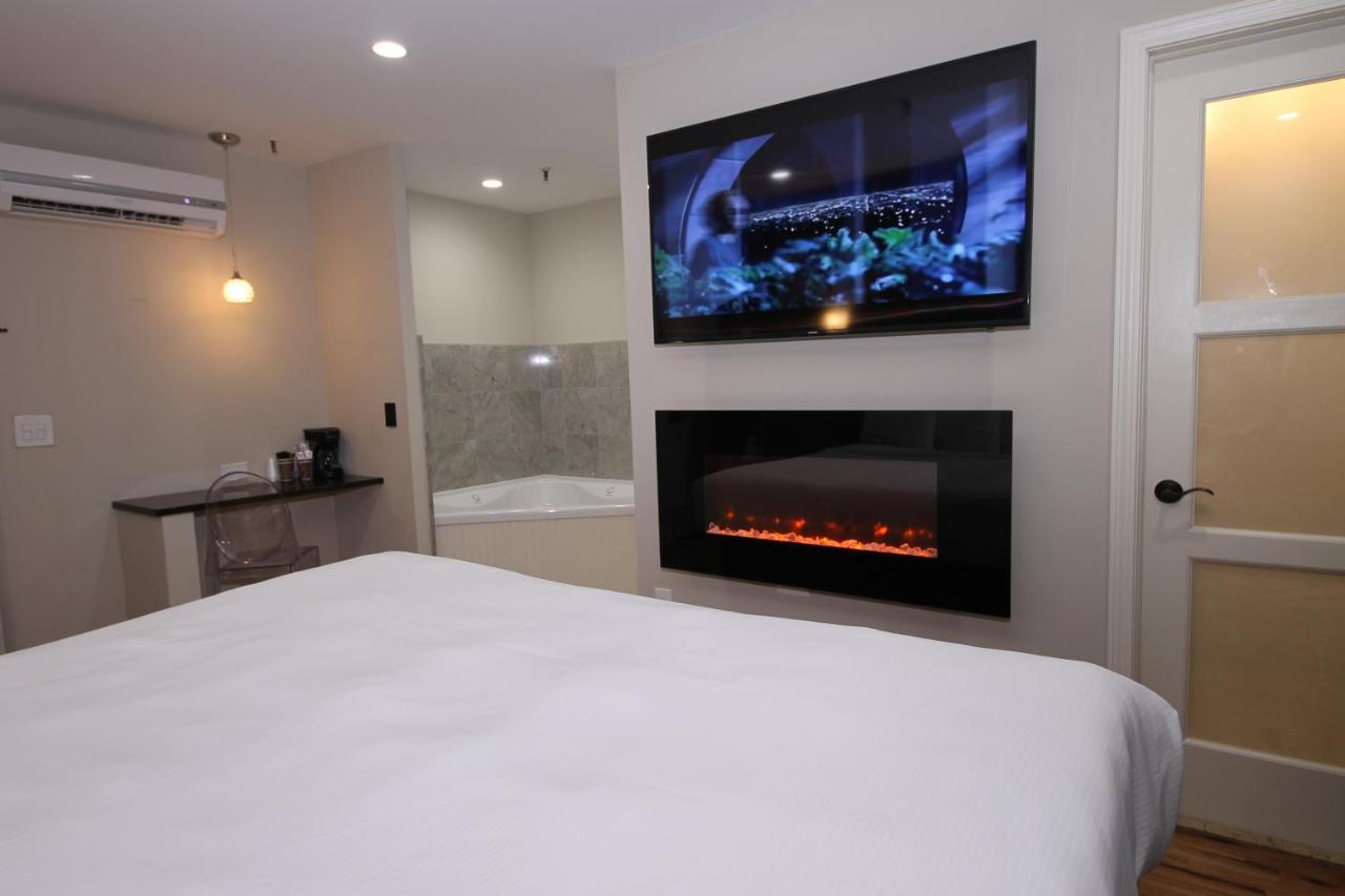 | Hyde Park Hotel