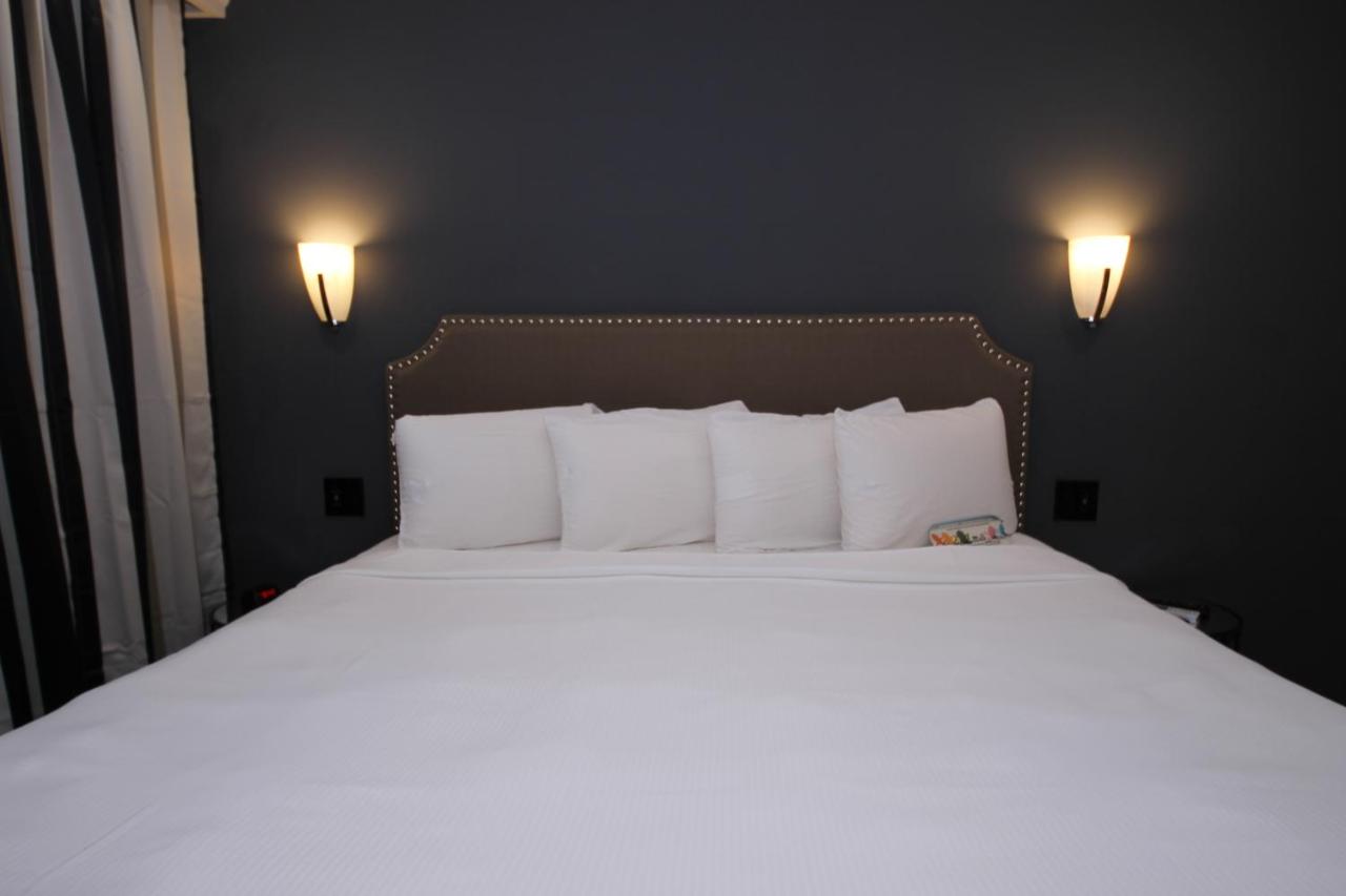 | Hyde Park Hotel