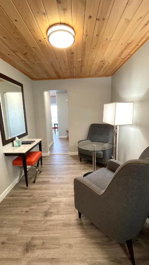 Double Room with Balcony and Sea View at Tides Inn & Suites
