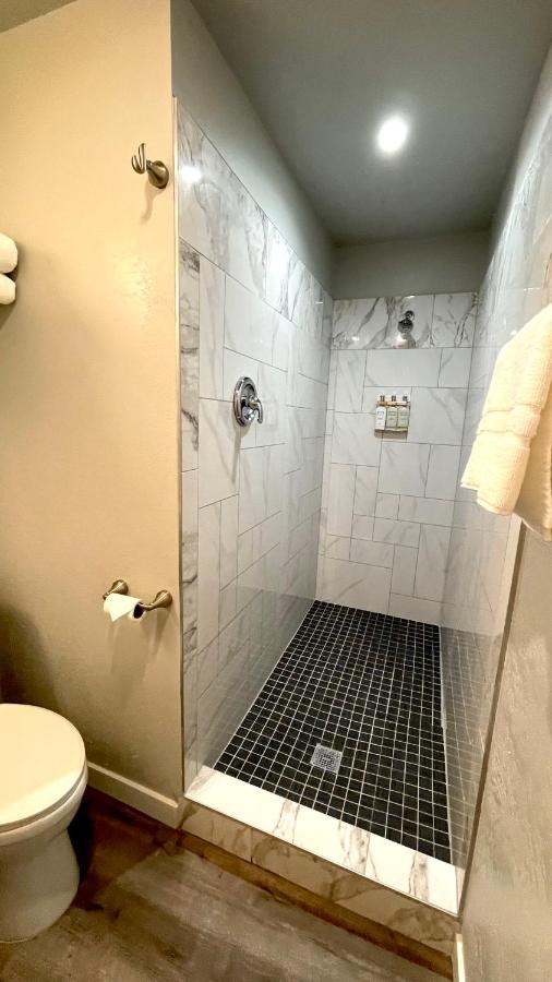 Double Room with Balcony and Sea View at Tides Inn & Suites