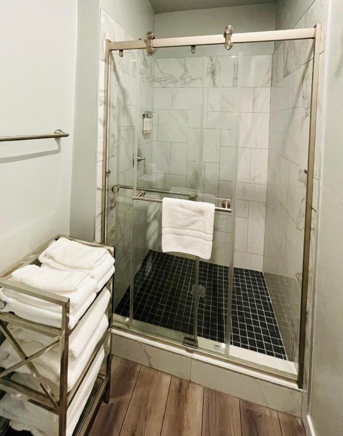 Double Room with Balcony and Sea View at Tides Inn & Suites