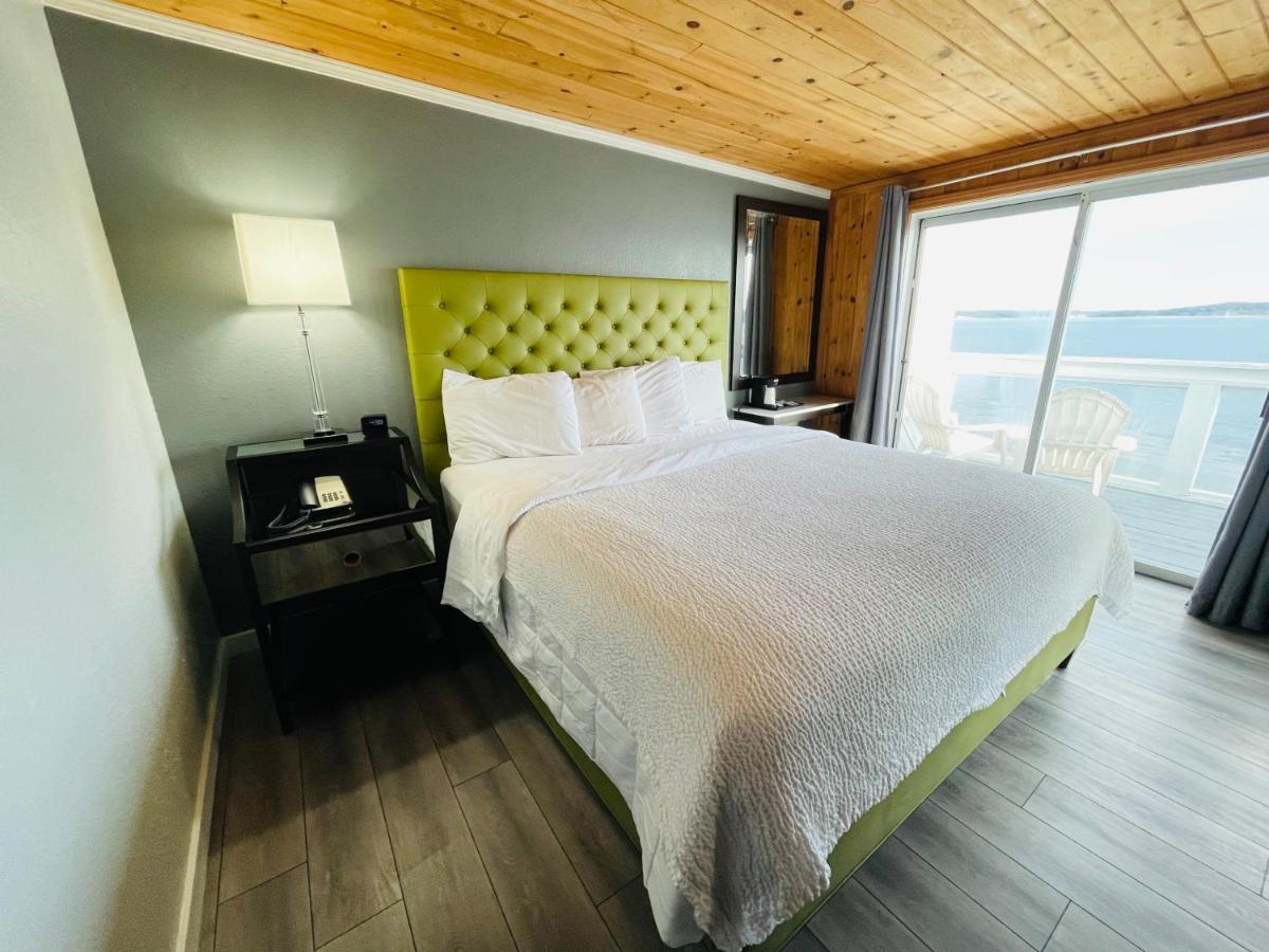 King Room with Balcony at Tides Inn & Suites