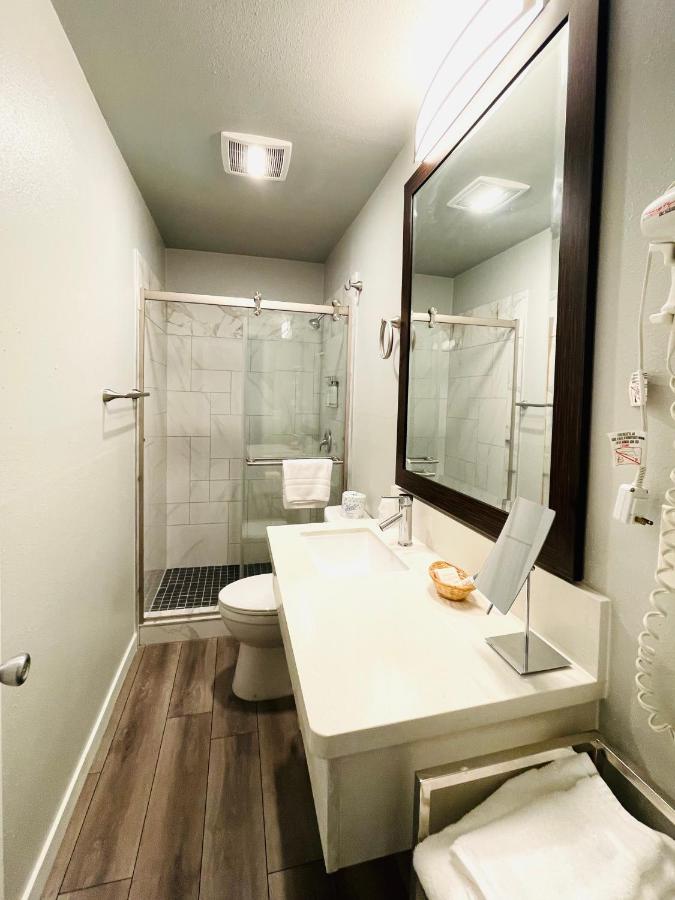 King Room at Tides Inn & Suites
