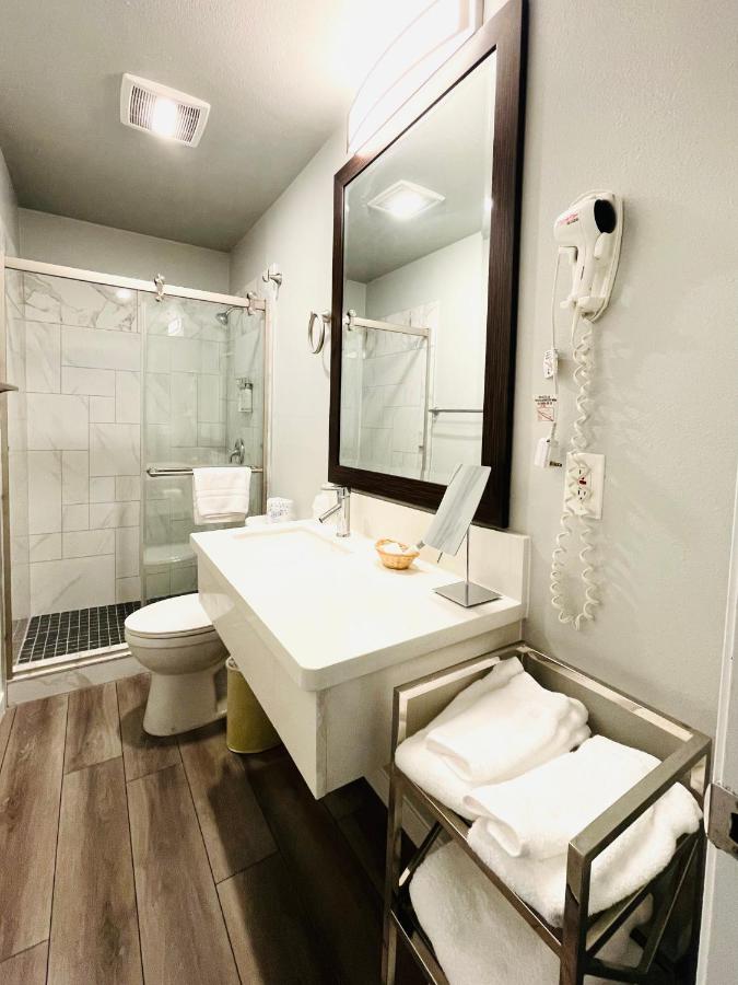 King Room at Tides Inn & Suites