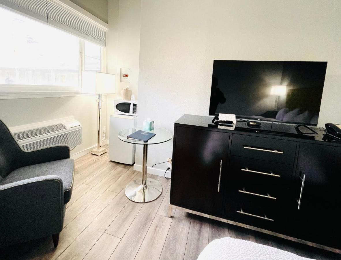 King Room at Tides Inn & Suites