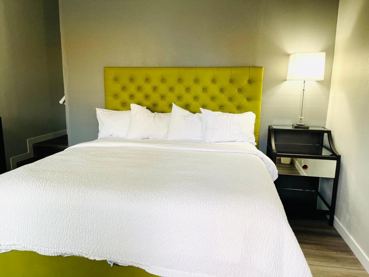 King Room at Tides Inn & Suites