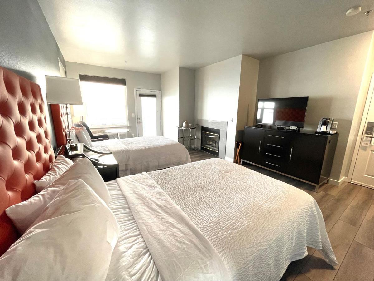 Superior Double Room at Tides Inn & Suites