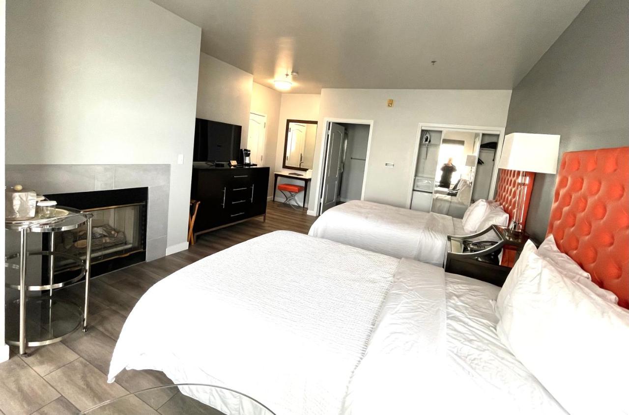 Superior Double Room at Tides Inn & Suites