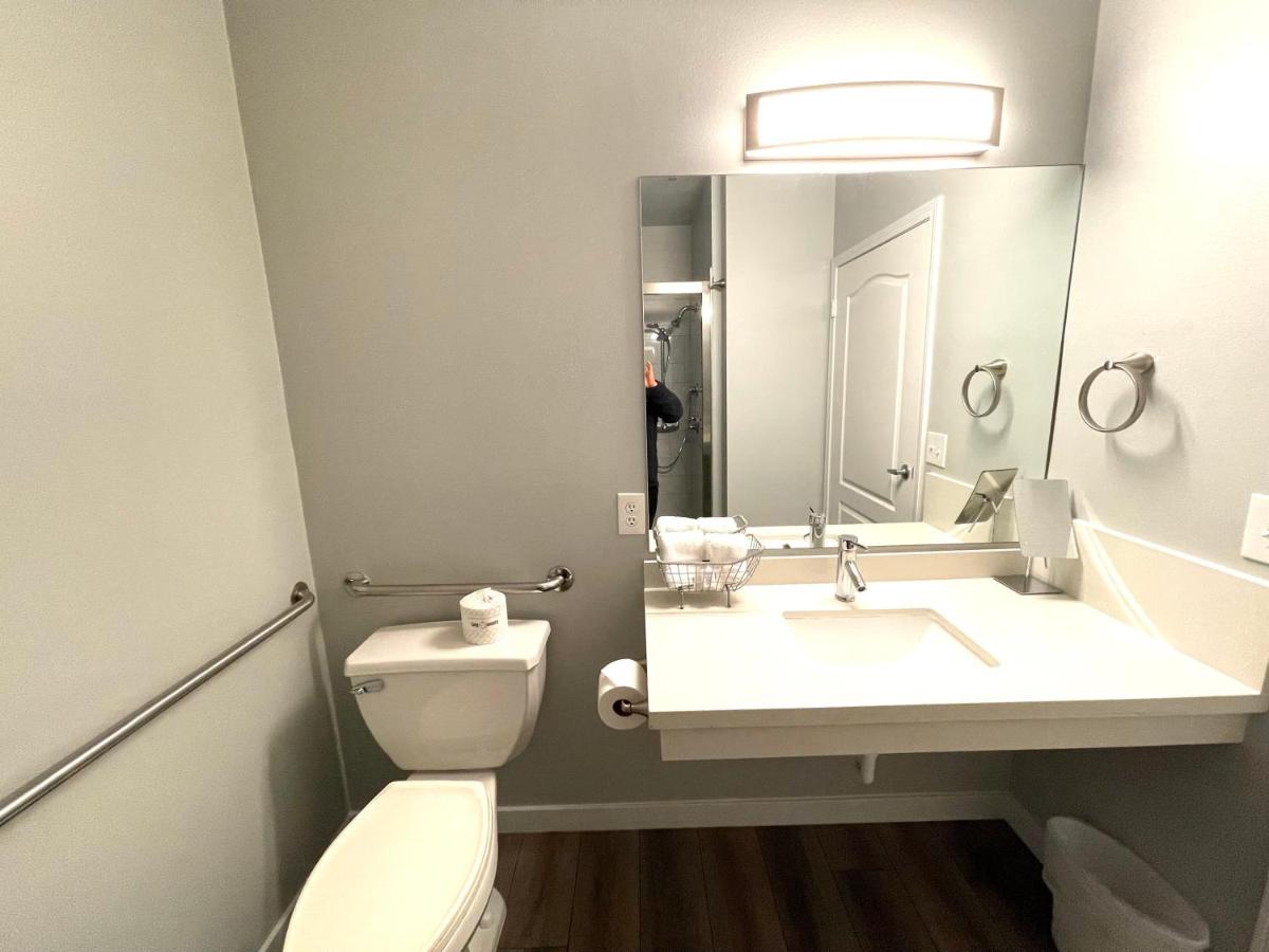 Superior Double Room at Tides Inn & Suites