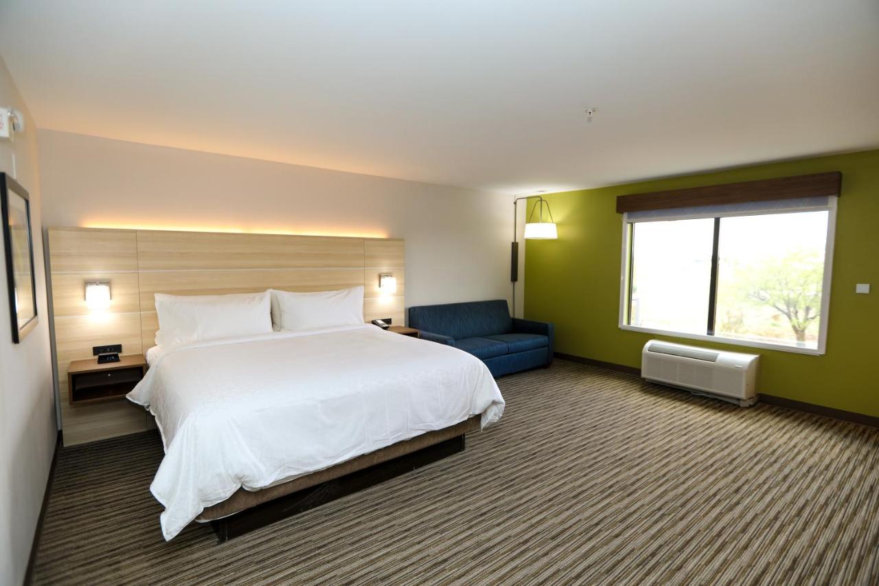 King Room with Sofa Bed - Non-Smoking at Holiday Inn Express : Hillsboro I-35 by IHG