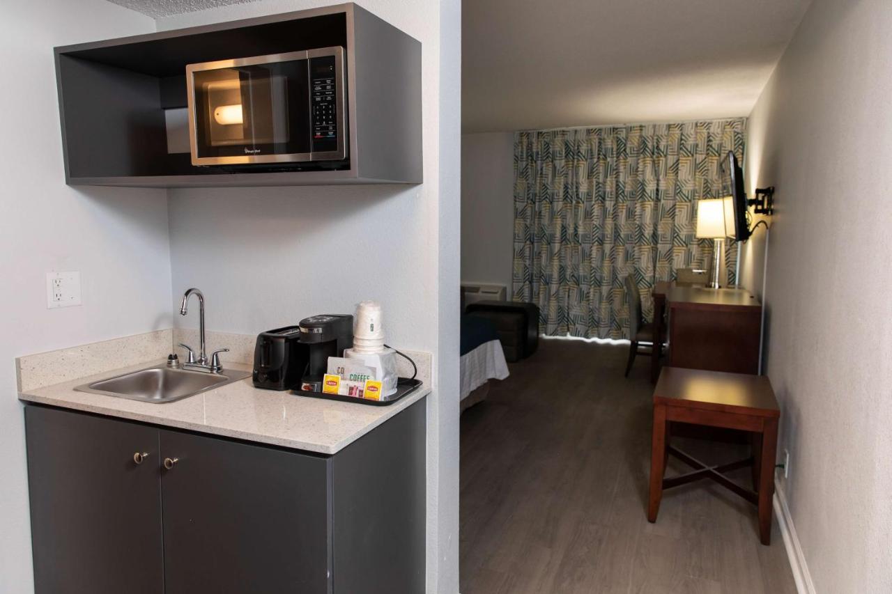 Quadruple Room - Disability Access - Non-Smoking at Studio 6 Ocala, FL