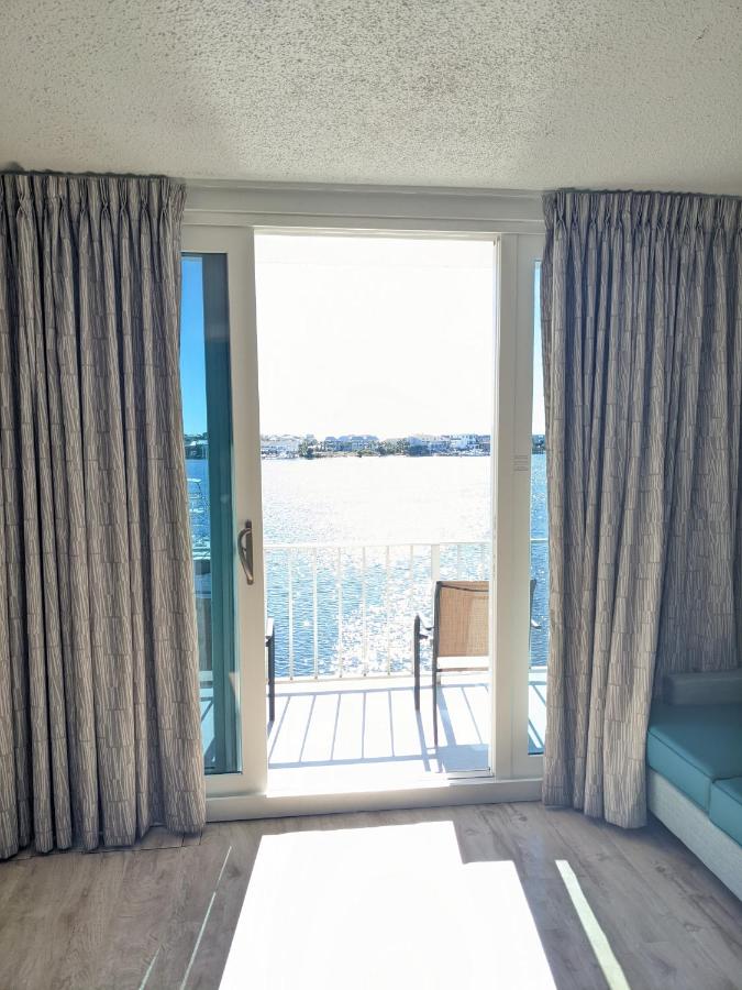 King Room with Harbor View - Accessible/Non-Smoking at Inn on Destin Harbor, an Ascend Collection Hotel