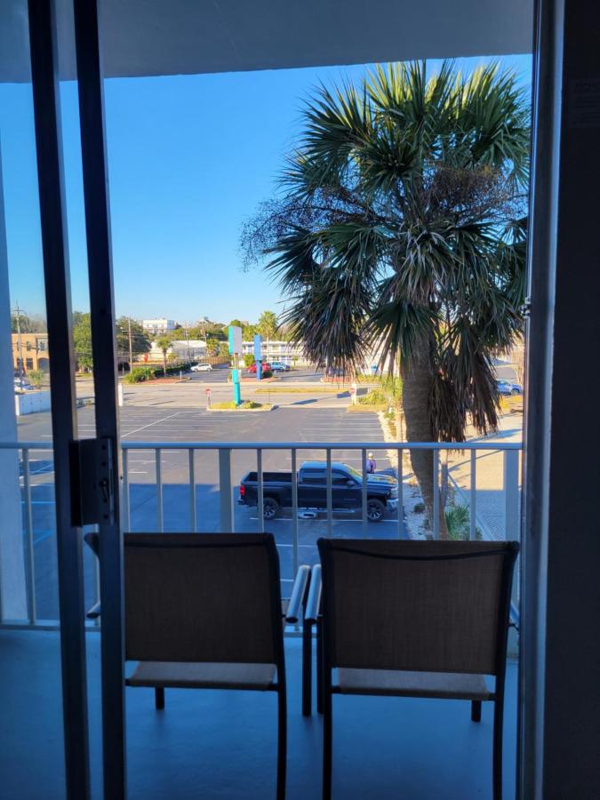 King Room with City View - Accessible/Non-Smoking at Inn on Destin Harbor, an Ascend Collection Hotel