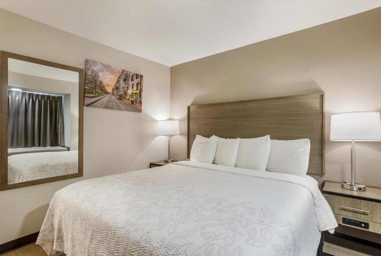 Deluxe King Room Smoke Free at Red Roof Inn PLUS+ & Suites Savannah - I-95
