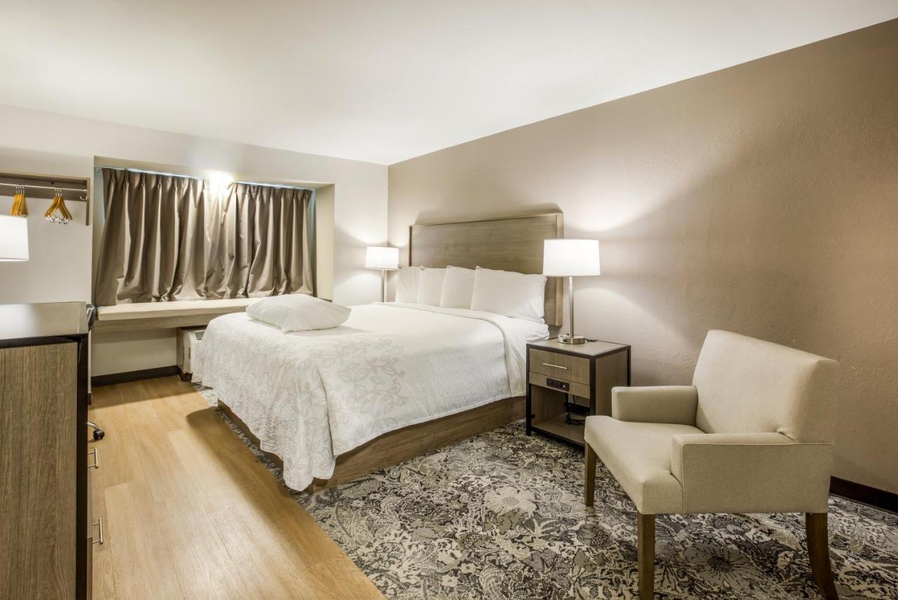 Premium King Room Smoke Free at Red Roof Inn PLUS+ & Suites Savannah - I-95