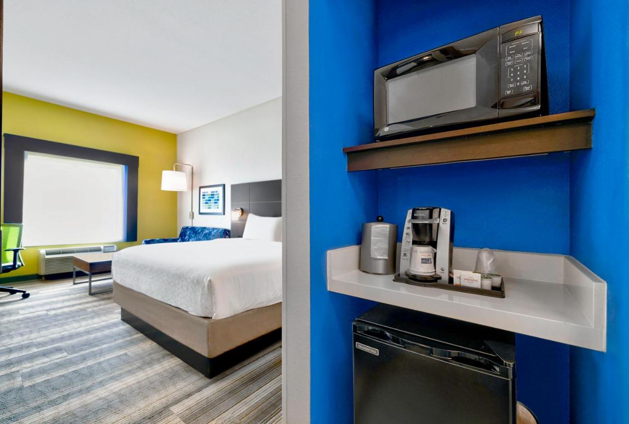 Executive King Suite - Non-Smoking at Holiday Inn Express Hotel & Suites Kansas City - Grandview by IHG