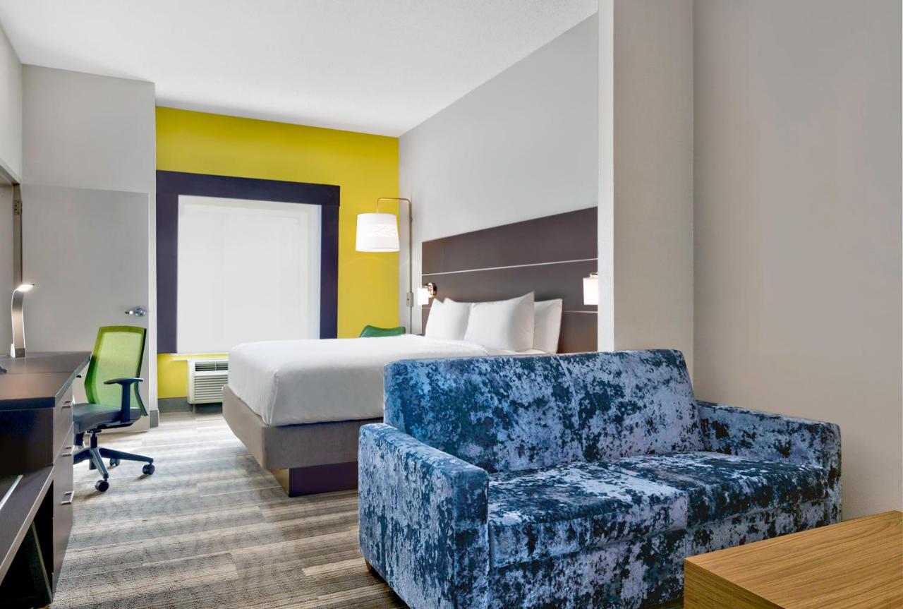 Suite with Mobility Accessible Tub - Non-Smoking at Holiday Inn Express Hotel & Suites Kansas City - Grandview by IHG