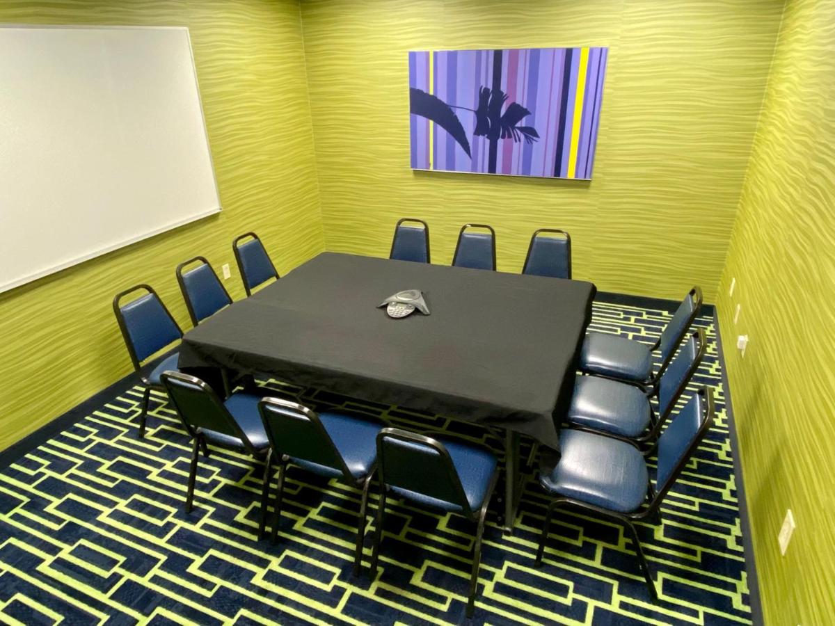 | Holiday Inn Express Hotel & Suites Plant City, an IHG Hotel