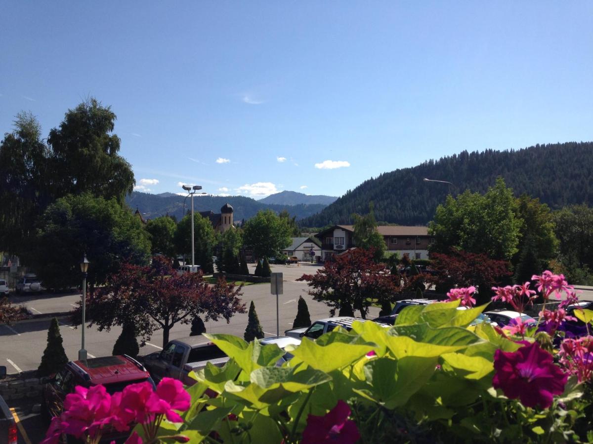  | Linderhof Inn