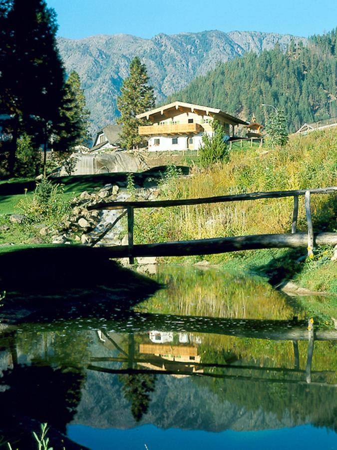 | Linderhof Inn