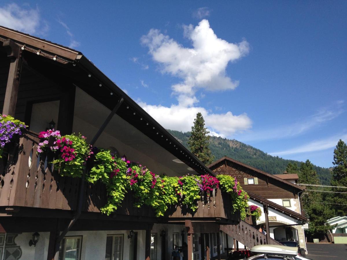 | Linderhof Inn