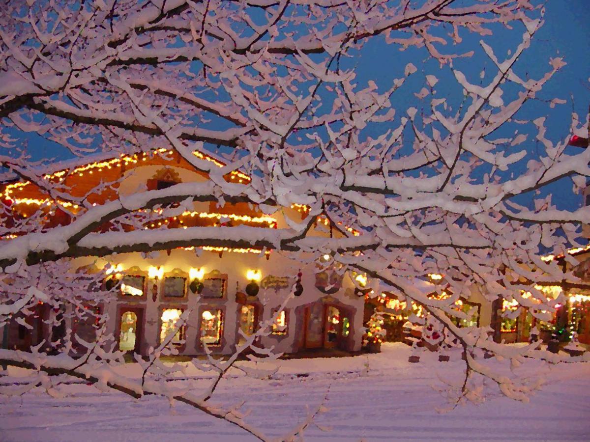 | Linderhof Inn
