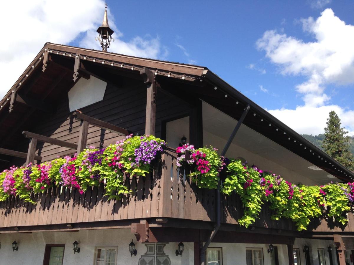 | Linderhof Inn