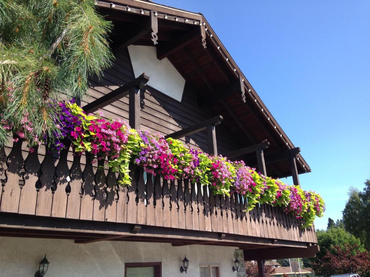 | Linderhof Inn